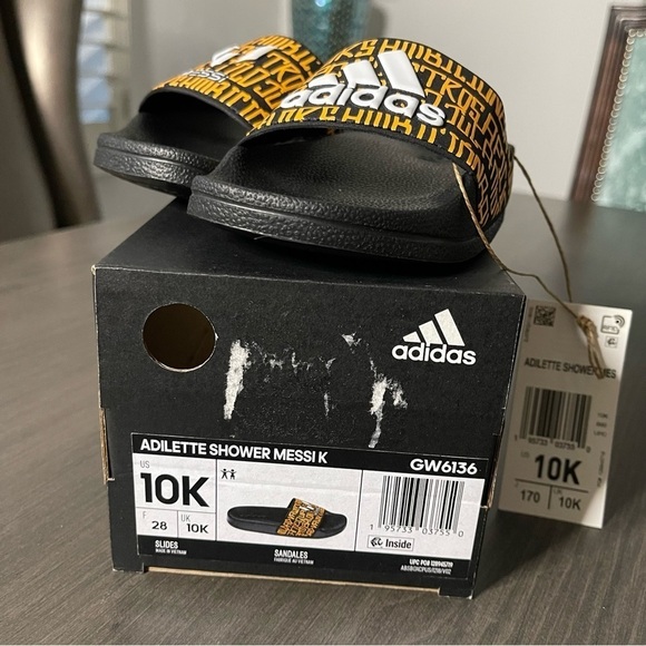 Adidas Messi Adilette Kids Shower Slide Sandals size 10 NWT - Picture 12 of 12